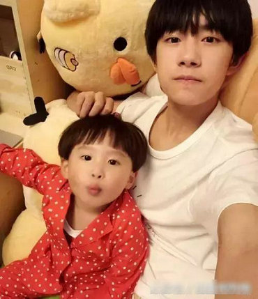 易烊千玺图片日常 a41f726b05111a211b7014.jpg