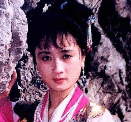 年少一夜成名，与丈夫大胆裸婚，至今生活幸福