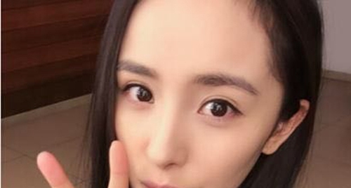 十位美女明星卖萌嘟嘴照，哪几位萌化了你？