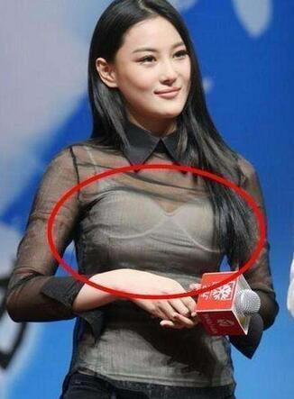 张馨予活动发生意外仍然淡定 专注表演