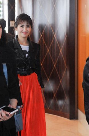 刘涛黑夹克配红裙 一秒变 锦鲤 [1]