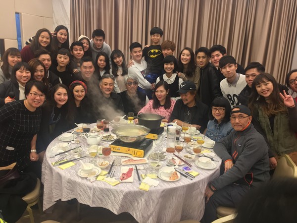刘德华坠马50天“背影复出” 感动发声：我想你们
