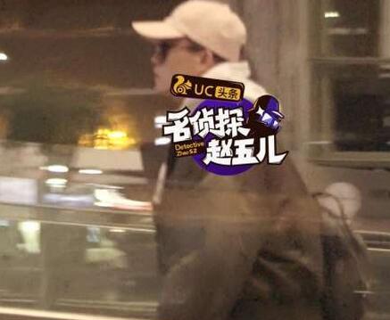 欧豪深夜回京全程扑克脸 对接机女粉丝视若无睹