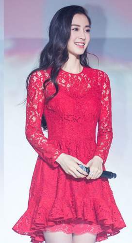 一直以为杨幂戴假发最有味道,直到看到了赵丽