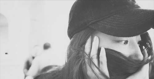 刘亦菲晒素颜“床照” 闭眼安静模样好动人