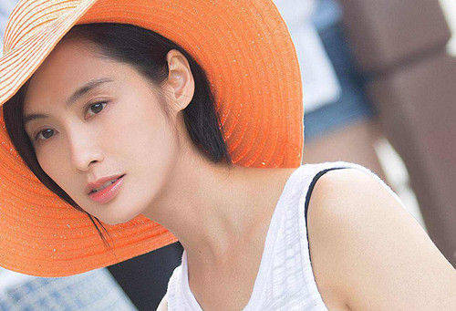朱茵黄贯中女儿转眼5岁 长得像爸爸