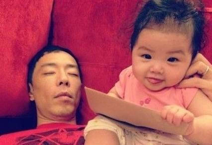 朱茵黄贯中女儿转眼5岁 长得像爸爸