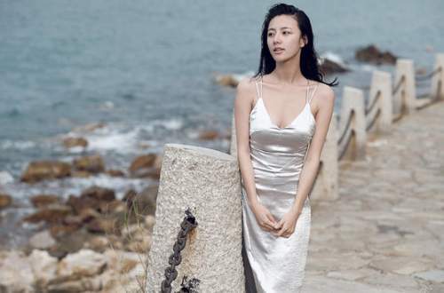 陈雅婷化身人鱼 素颜和大长腿美得不像话