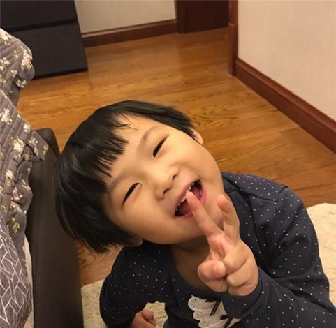 岳云鹏少年照片和近照曝光，女儿可爱老婆是护士