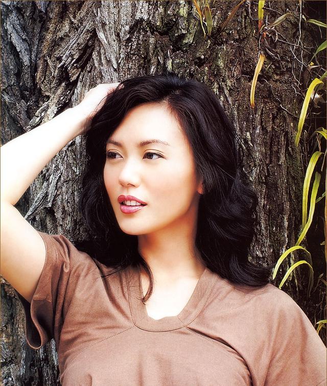 她似俞飞鸿孪生妹妹，比高圆圆贾静雯还美，嫁澳洲老外
