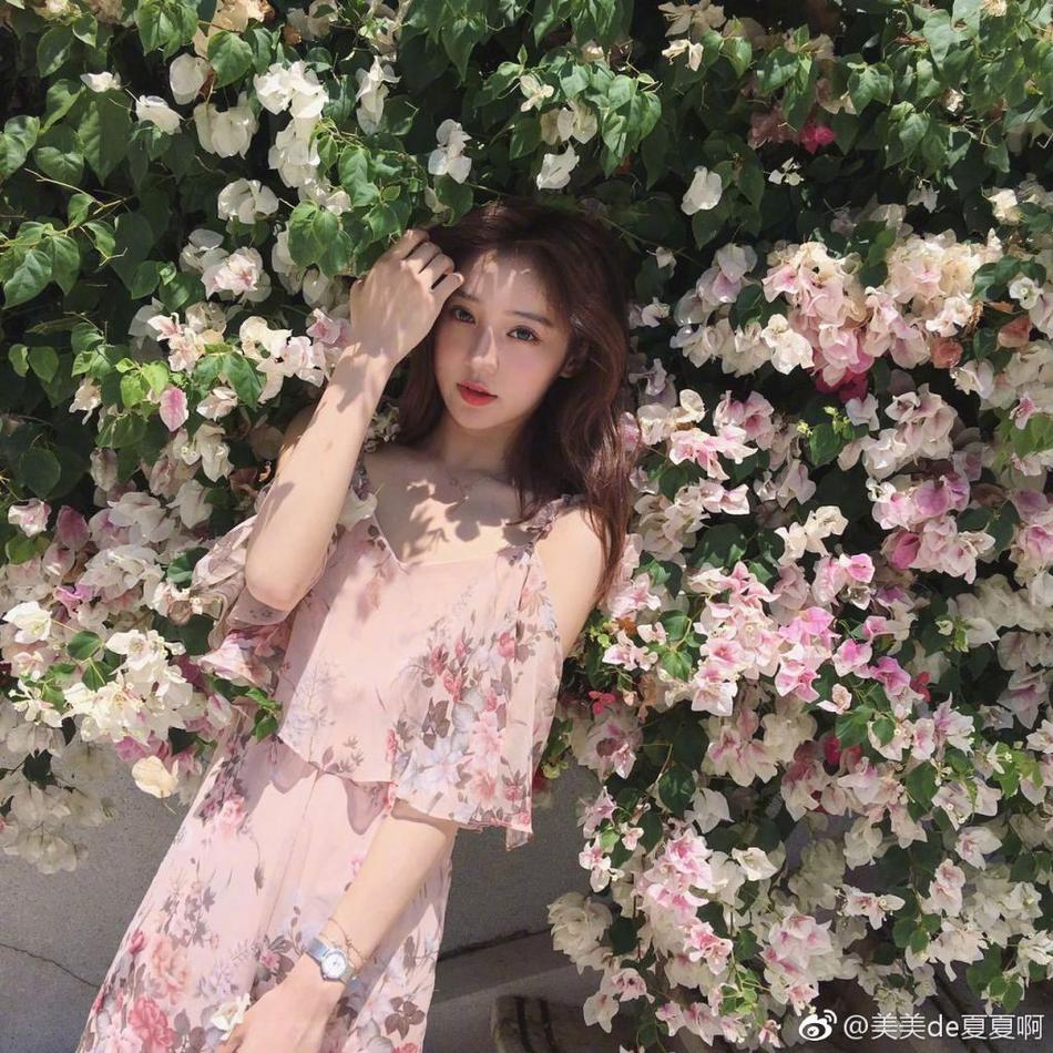 网红美女夏夏晒美照 时髦百变纯美不输baby