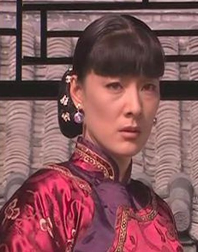 她是大宅门里的疯姑姑 十六岁当演员 退出荧屏又复出