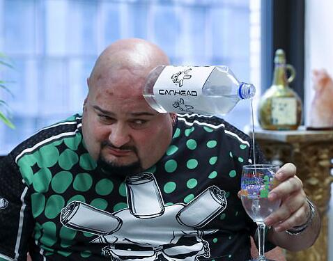 男子现实版万磁王 就像电影《X战警》中里的超级英雄一样