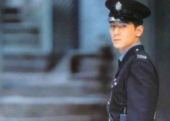 这些路人因为长得好看成为明星，最后一位堪称是人生赢家