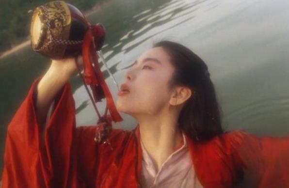 这些路人因为长得好看成为明星，最后一位堪称是人生赢家