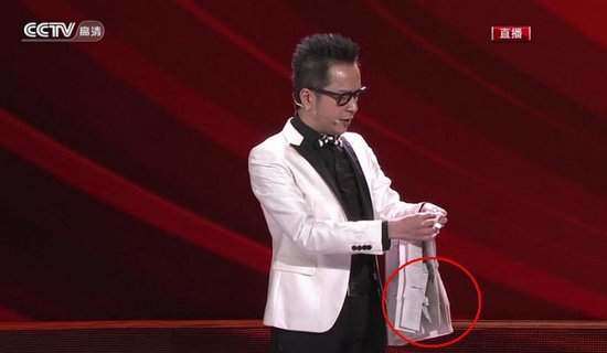 爆笑！历届春晚穿帮镜头大集合