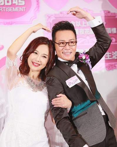 46岁陈松伶发福脸圆显富态 穿婚纱获公主抱