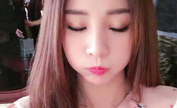 女星闭眼自拍 刘亦菲如睡美人李小璐网红风杨幂甜美