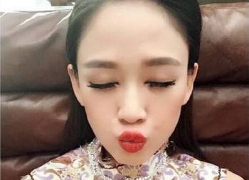 女星闭眼自拍 刘亦菲如睡美人李小璐网红风杨幂甜美