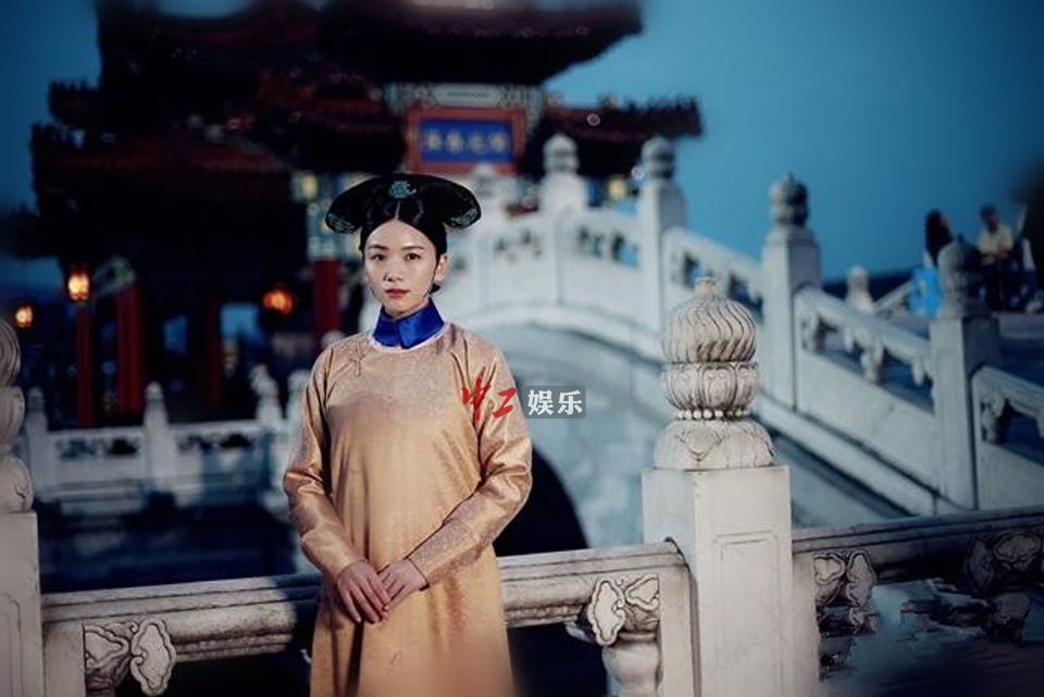 《如懿传》剧组首开探班见众妃：众小主戏外“抢零食”“开英语角”生活丰富