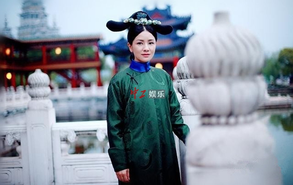 《如懿传》剧组首开探班见众妃：众小主戏外“抢零食”“开英语角”生活丰富