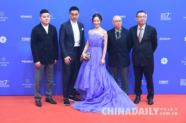 《毒。诫》剧组亮相北京电影节开幕红毯 刘青云江一燕“虐恋cp”默契亮相