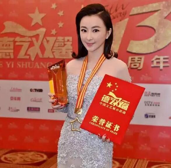 17岁当空姐，古装惊艳，被好友坑骗破产，今合作郑爽演妈妈