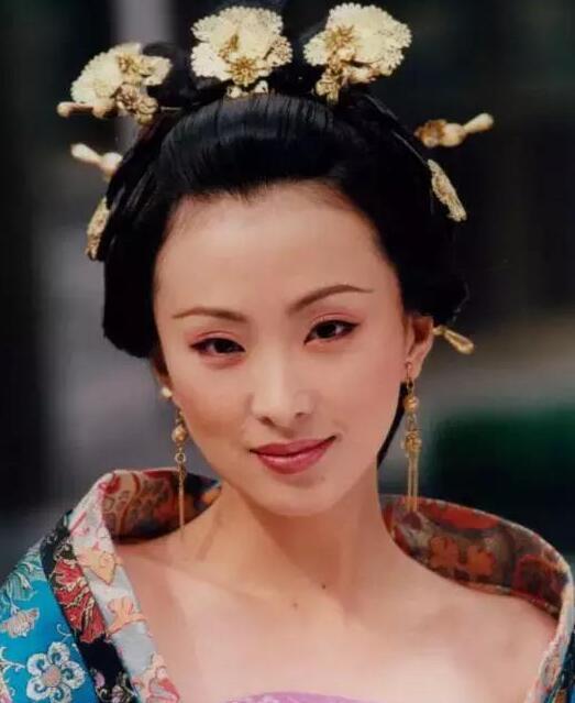 17岁当空姐，古装惊艳，被好友坑骗破产，今合作郑爽演妈妈