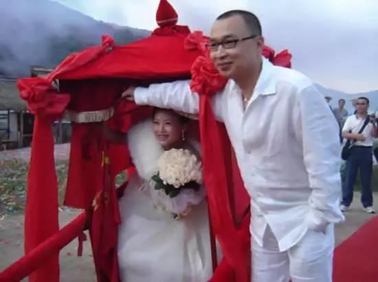 黄晓明邓超的“第一夫人”，31岁嫁入豪门，现两个儿子家庭幸福