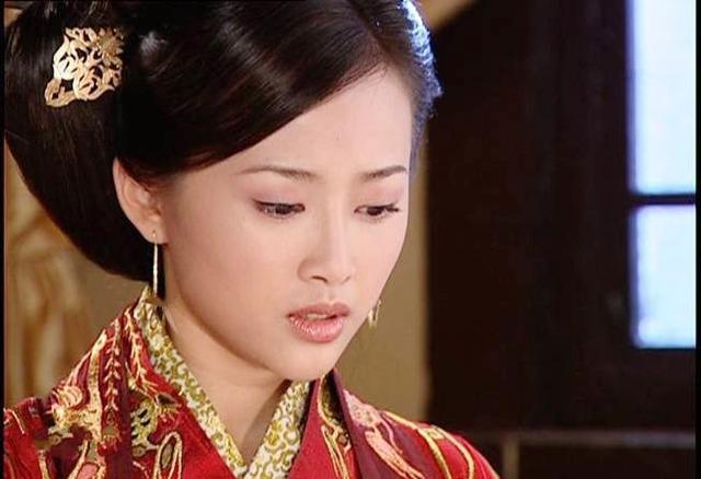 黄晓明邓超的“第一夫人”，31岁嫁入豪门，现两个儿子家庭幸福