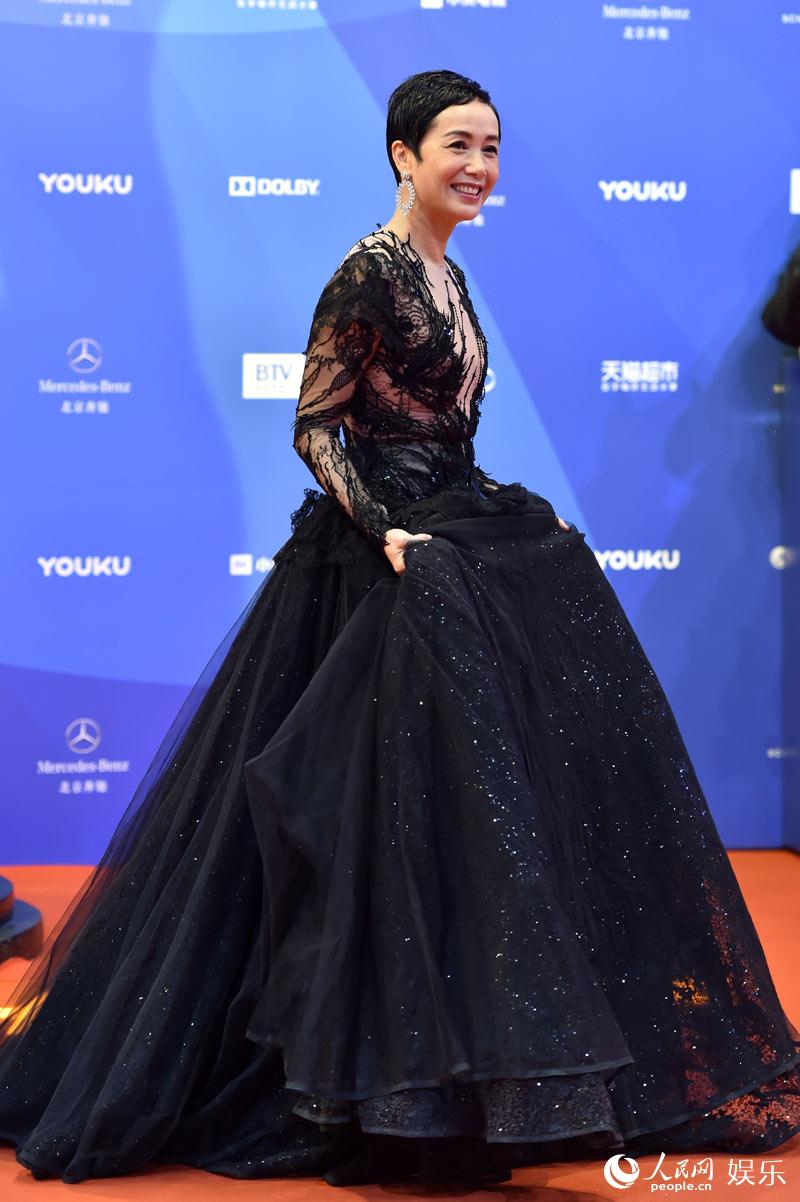 莫妮卡贝鲁奇惊艳北影节闭幕红毯 林志玲殷桃优雅PK