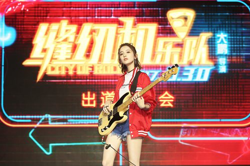 大鹏携“缝纫机乐队”出道 锁定国庆档上映