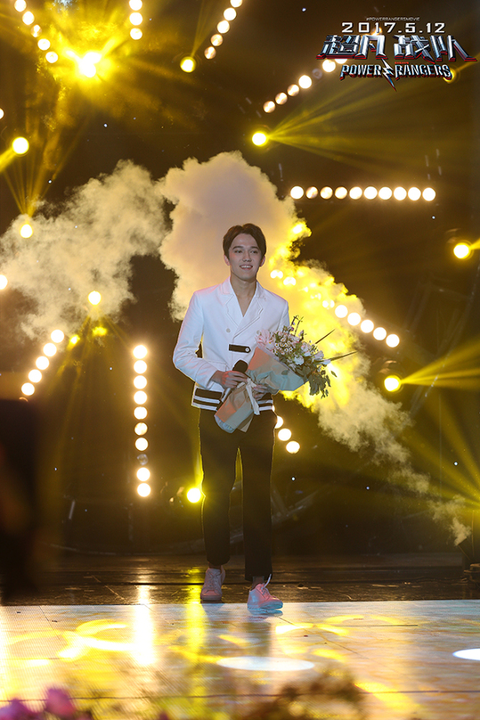 迪玛希携《超凡战队》登陆《天天向上》 现场首唱电影推广曲引爆全场