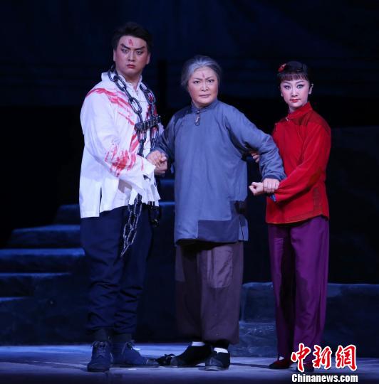 国家京剧院上演《红灯记》为弱势群体“文化暖心”