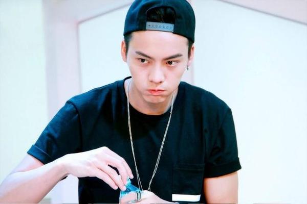 央视的镜头是“最强卸妆油” angelababy鹿晗竟是这样