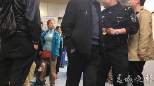 《陈翔六点半》艺人腿腿去世 腿腿生前美照曝光