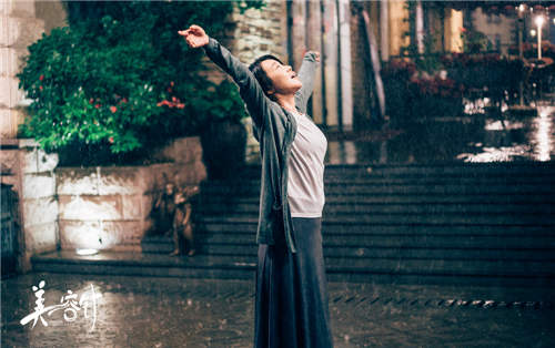 闫妮《美容针》5月19日上映 演二次元罗曼蒂克