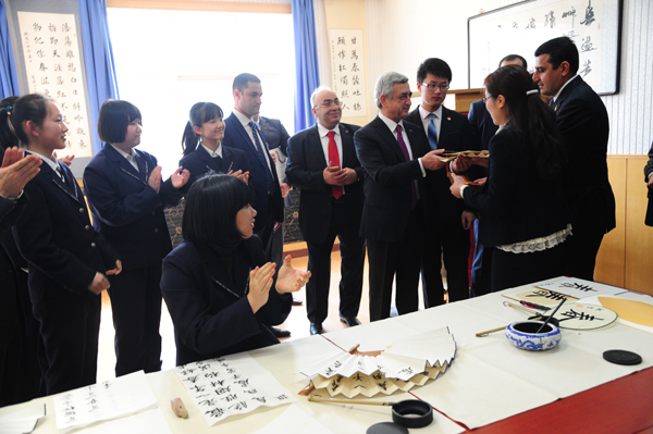 亚美尼亚总统萨尔基相先生访问北京二中