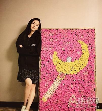杨颖复出化身美少女战士 网友：你扎个双马尾就是水冰月？