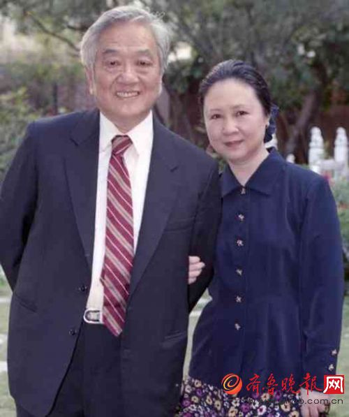 琼瑶和继子女上演“琼瑶剧” 50年恩怨被围观 琼瑶式抒情呐喊被网友拿来反讽
