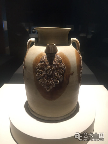 千年前的“海上丝路”：“黑石号”文物纽约展出