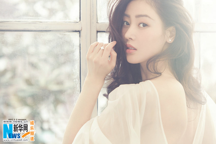 张天爱夏日大片出炉 首披嫁衣露 微笑 锁骨[7]