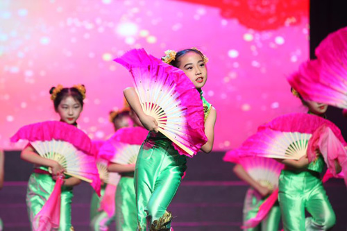 进步小学第三节艺术节闭幕式汇报演出在京举行