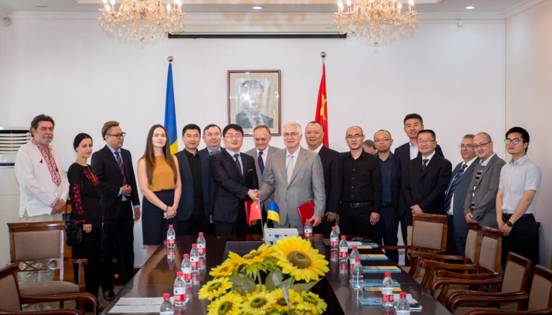 乌克兰与北京中优文化交流公司签约建设乌中文化交流中心