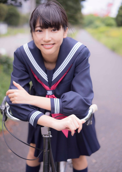 日女星武田玲奈写真曝光 穿制服秀美背究极诱