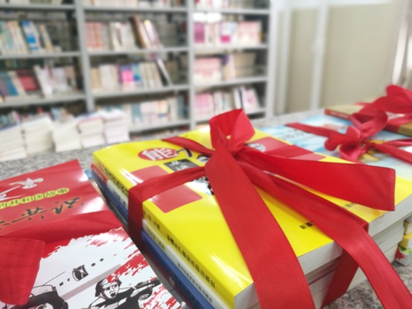 “中国航天启明图书室”落户广州市龙归中学