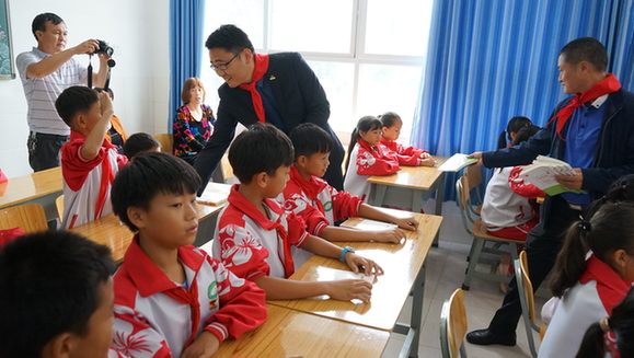 “中国航天启明图书室”落户昆明市东川区集义小学
