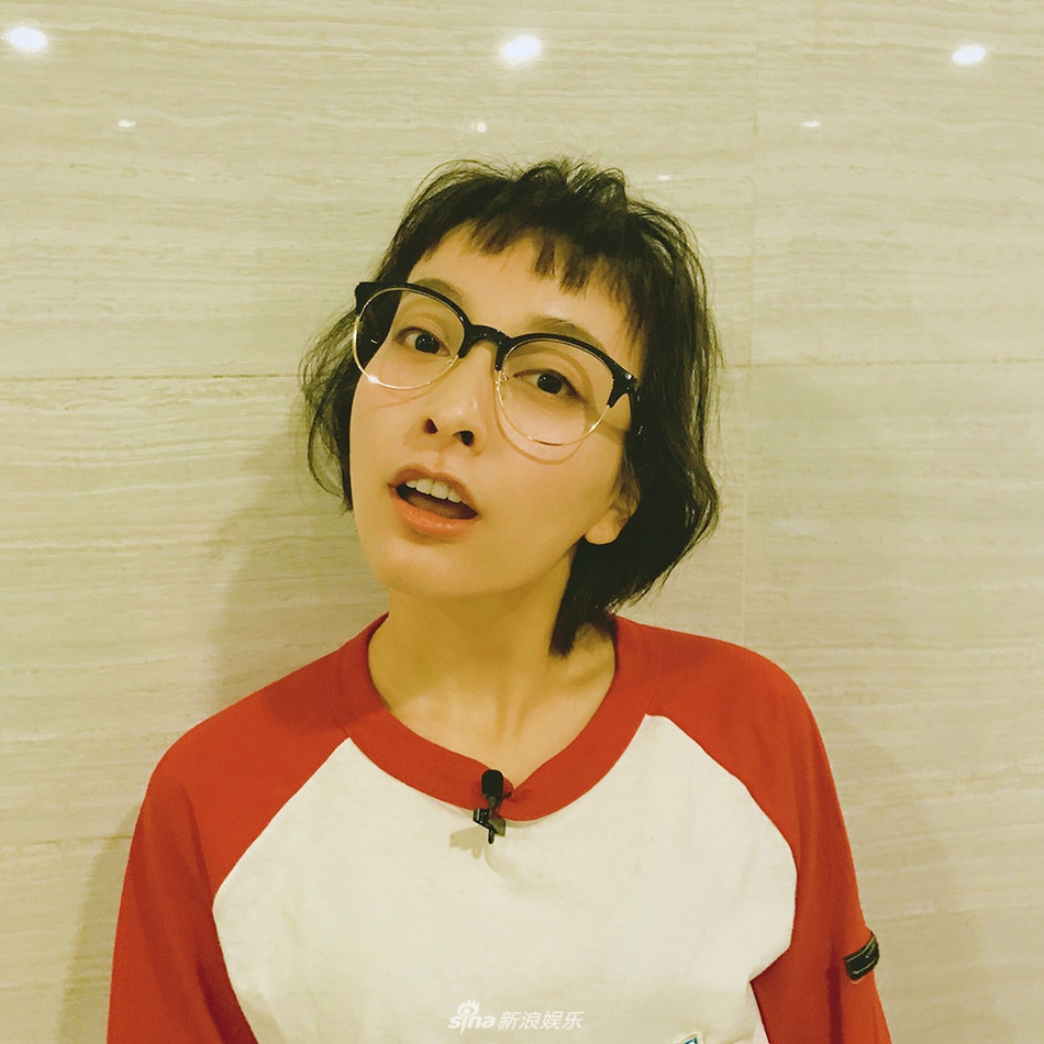 吴昕“狗啃式”发型搞怪9连拍 活力满满可爱卖萌