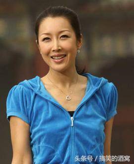 她凭一首歌一夜爆红，如今45岁大变样网友不敢认！