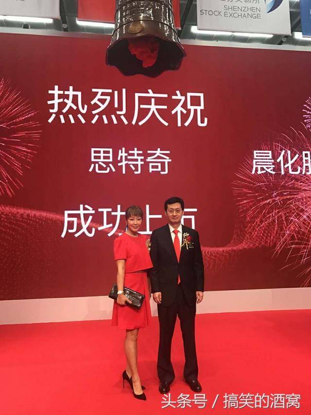 她凭一首歌一夜爆红，如今45岁大变样网友不敢认！